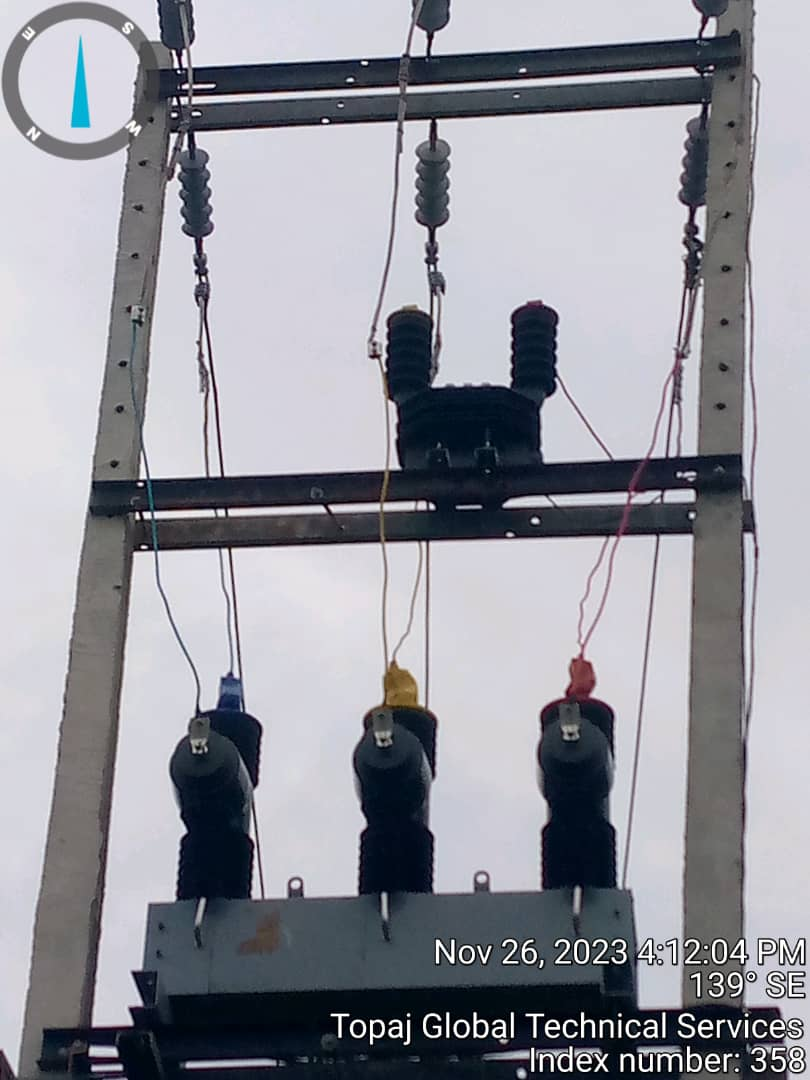 33kV pole-top structure with post insulators, lightning arresters, isolator and cable terminations viewed from below